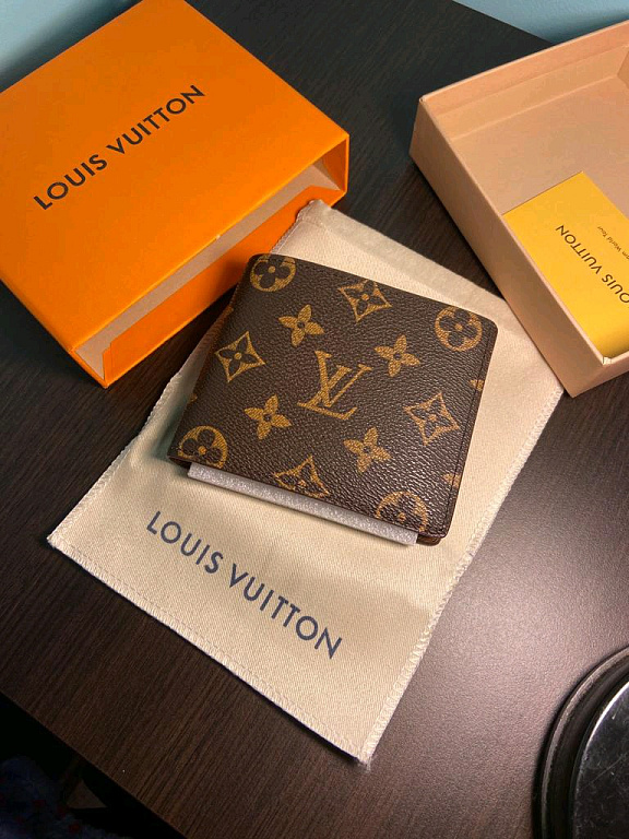 Louis Vuitton / Andele Mandele